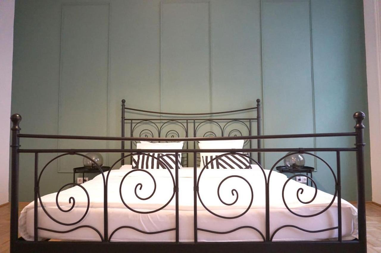 Large - Great For Groups - With Balcony Or Terrace Vienna