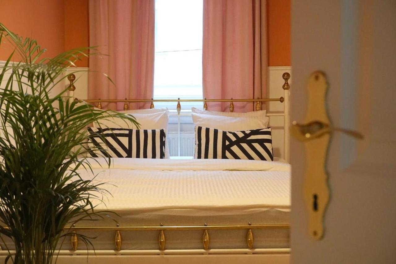 Large - Great For Groups - With Balcony Or Terrace Apartment *