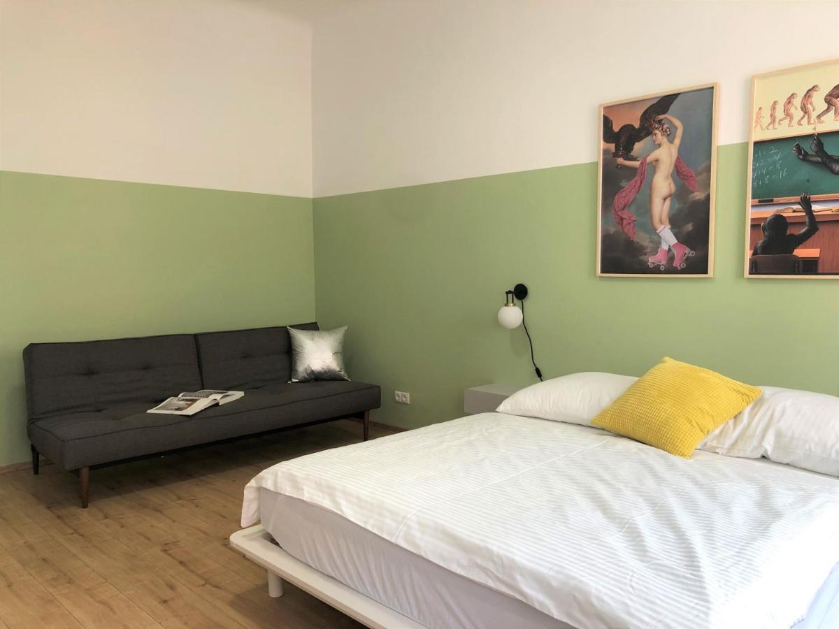Large - Great For Groups - With Balcony Or Terrace Apartment