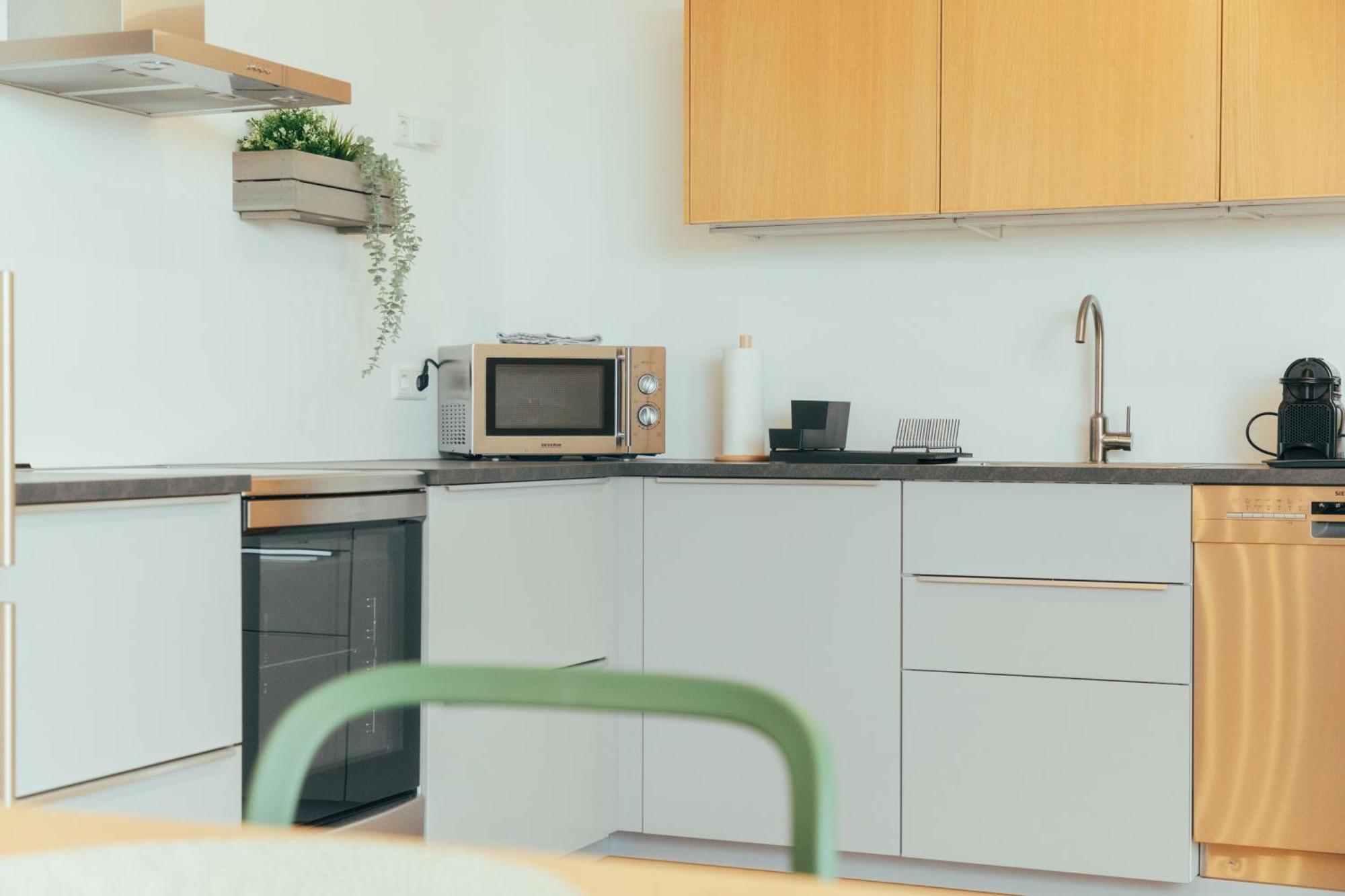 Large - Great For Groups - With Balcony Or Terrace Apartment