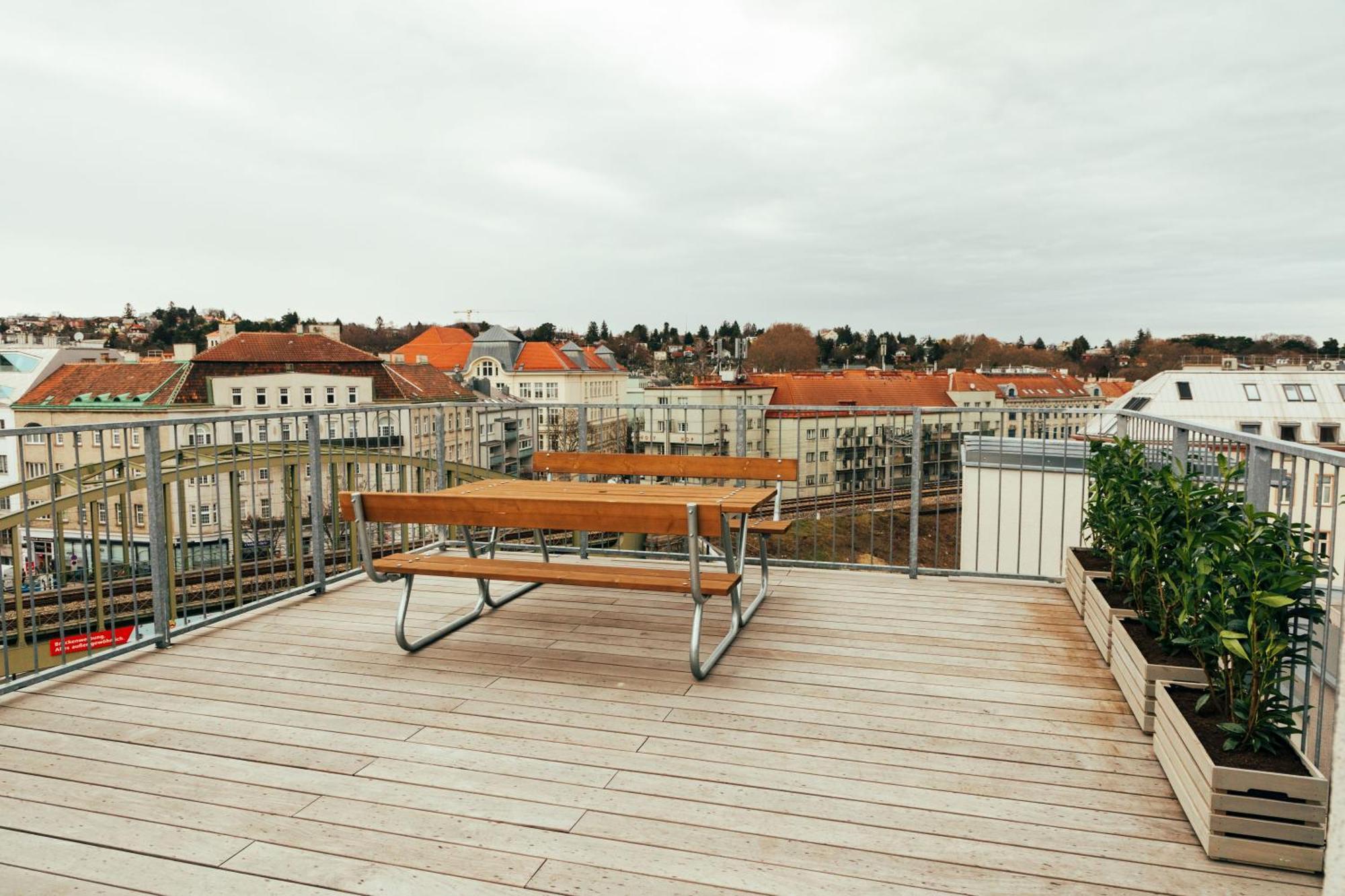 Large - Great For Groups - With Balcony Or Terrace