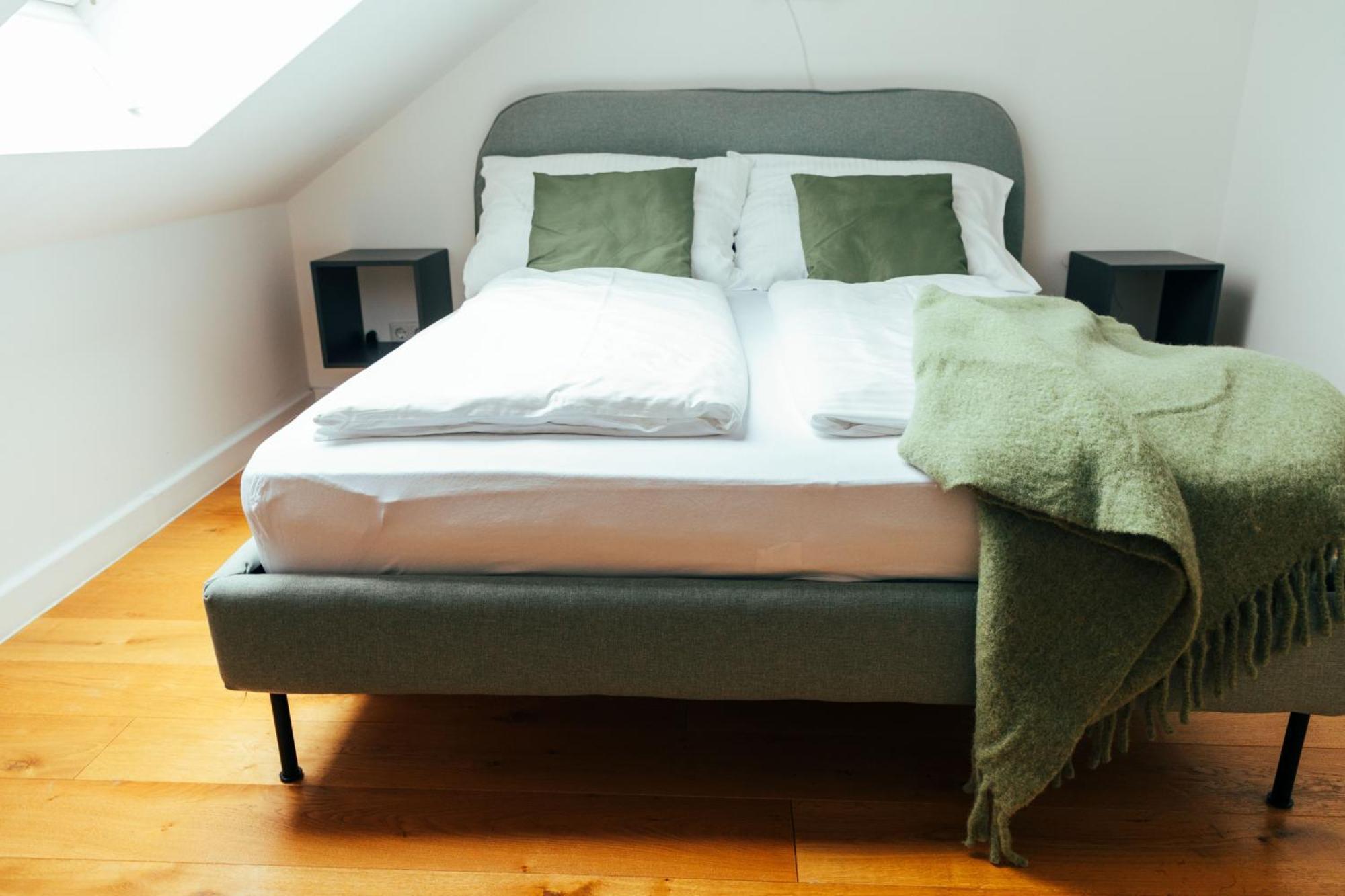 Large - Great For Groups - With Balcony Or Terrace *