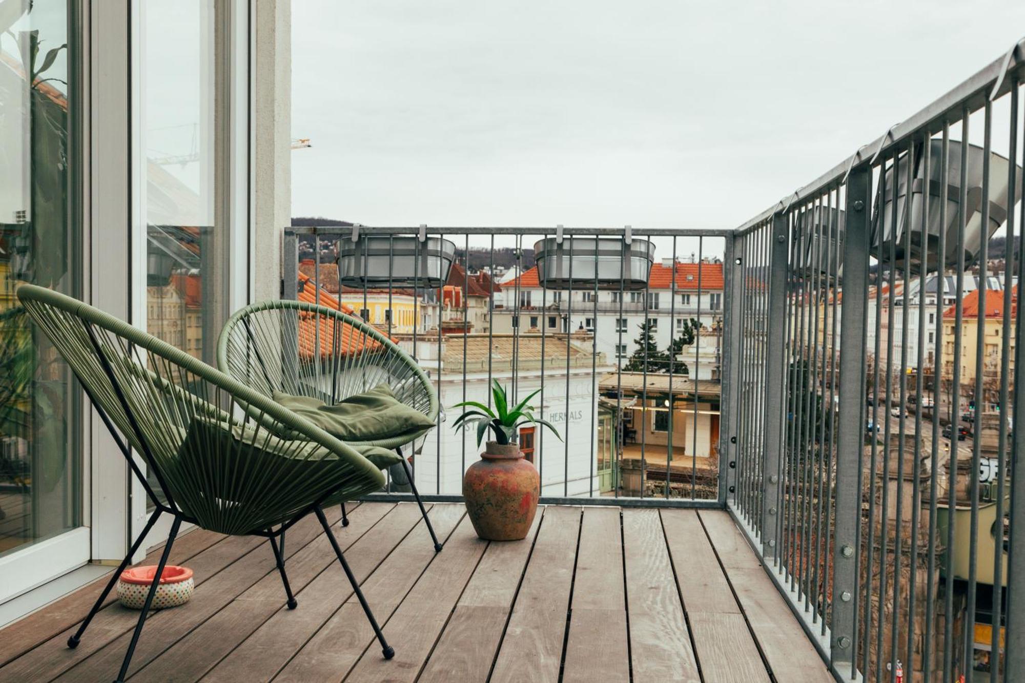 Large - Great For Groups - With Balcony Or Terrace