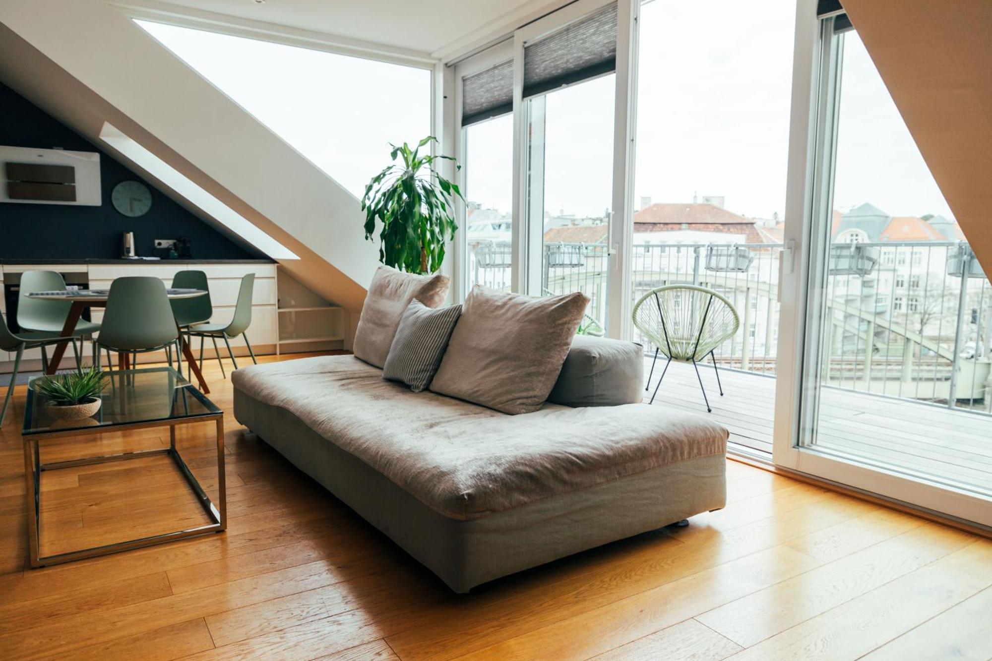 Large - Great For Groups - With Balcony Or Terrace Apartment
